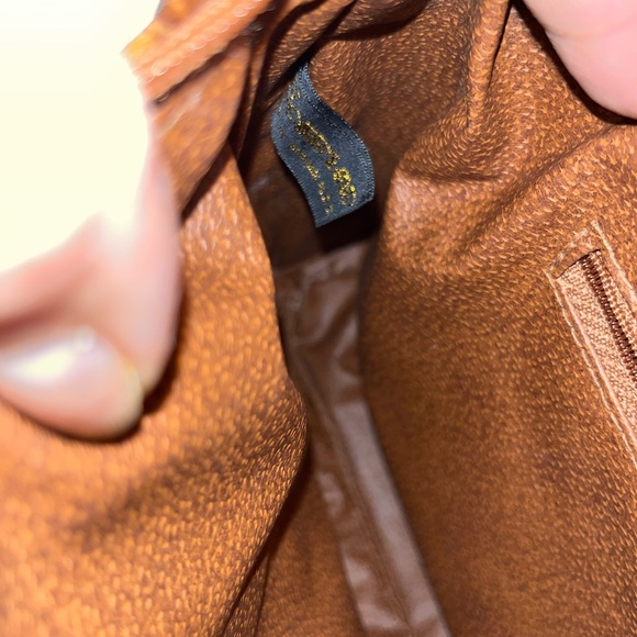 Vintage vegan leather white and brown purse handbag with detachable strap - Picture 9 of 13